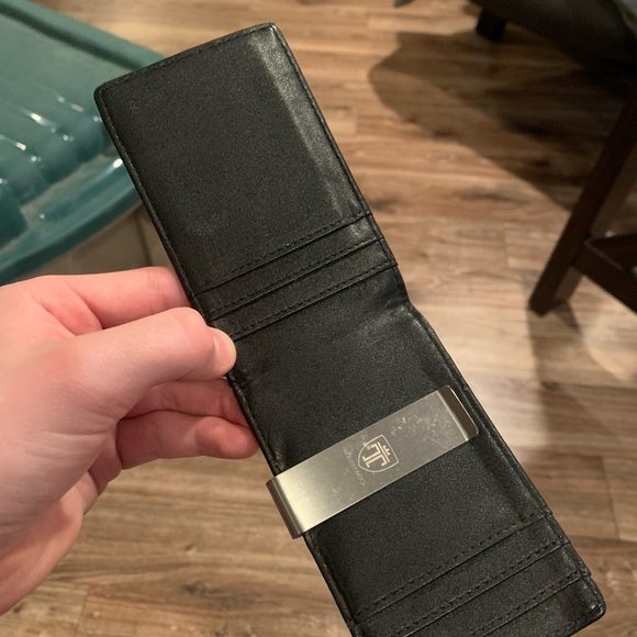 Travando mens wallet. Used wallet but in great shape. - Picture 2 of 2